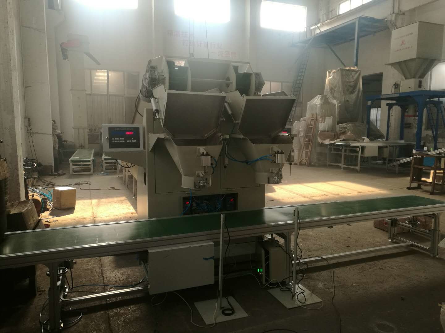 700 Bags Potato Bagger Machine , Potato Packaging Equipment With