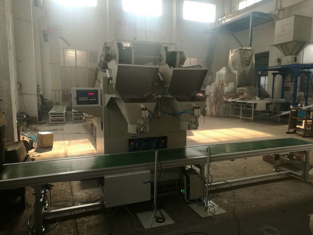 High Efficiency Potato Packing Machine Potato Weighing Machine 700-800 Bags / Hour
