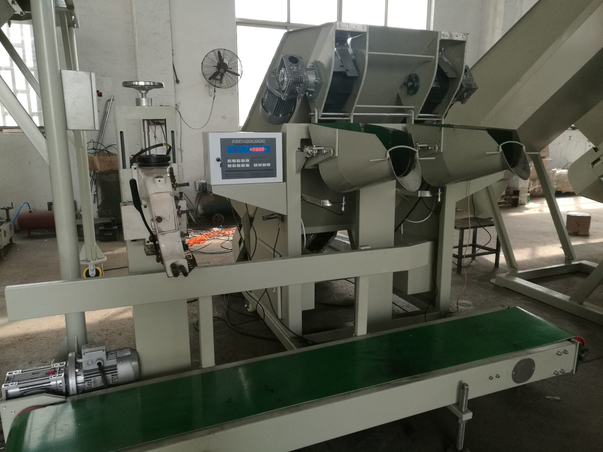 600700bags Potato Bagging Machine; Potato Net Bag Packaing Machine